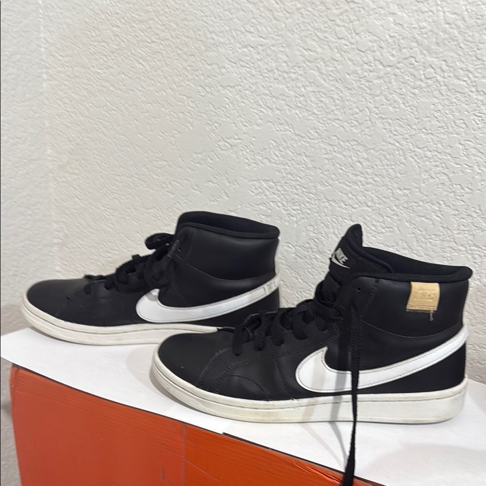 Nike Black and White High-Tops Size 9.5 Lightly Used
